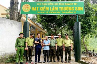 Tiếp nhận cá thể Hồng Hoàng quý, hiếm để cứu hộ